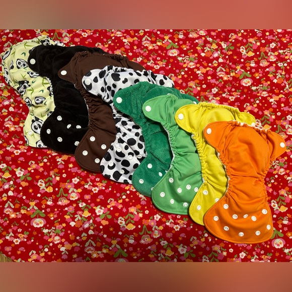 8 Newborn Cloth Diapers - Picture 2 of 2